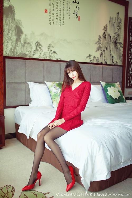 国产在线人妻丝袜,国产在线人妻的时尚演绎